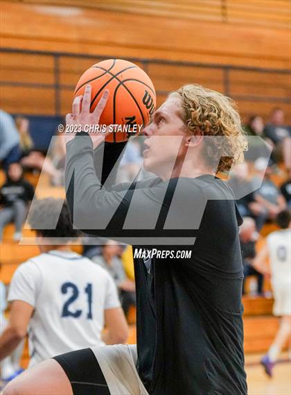 Thumbnail 3 in Deer Valley vs. Horizon (Hoopsgiving Tournament) photogallery.