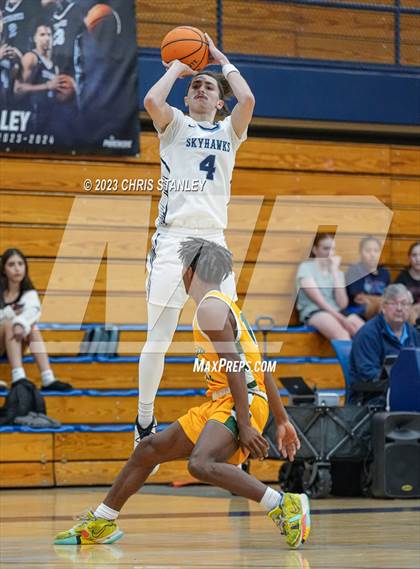 Thumbnail 1 in Deer Valley vs. Horizon (Hoopsgiving Tournament) photogallery.
