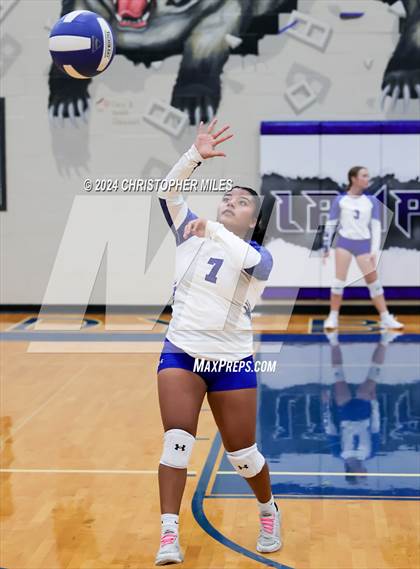 Thumbnail 1 in Shoemaker @ Lampasas photogallery.