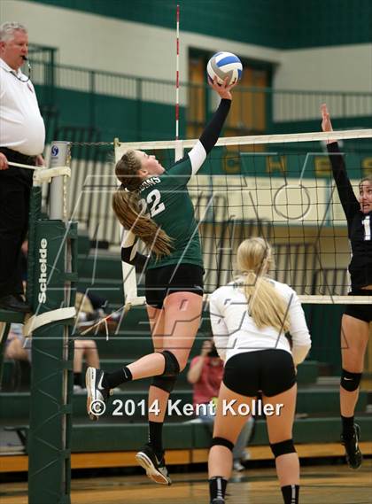 Thumbnail 2 in Rochester vs. Lake Orion photogallery.