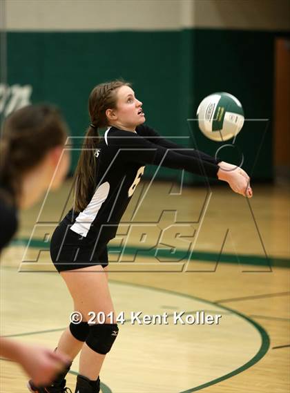 Thumbnail 3 in Rochester vs. Lake Orion photogallery.