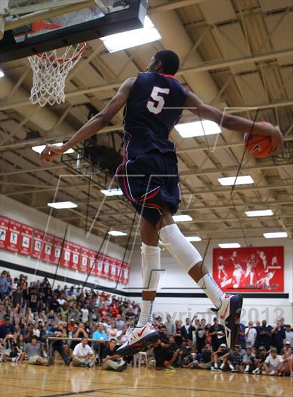 Thumbnail 1 in Iolani Classic Slam Dunk Contest  photogallery.
