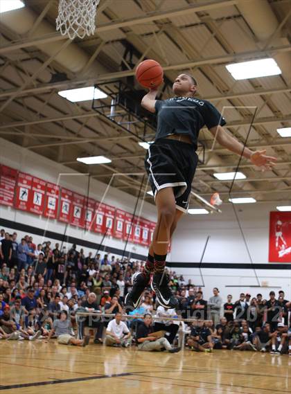 Thumbnail 2 in Iolani Classic Slam Dunk Contest  photogallery.