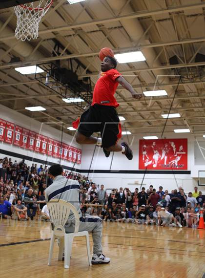 Thumbnail 3 in Iolani Classic Slam Dunk Contest  photogallery.