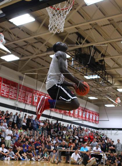 Thumbnail 3 in Iolani Classic Slam Dunk Contest  photogallery.