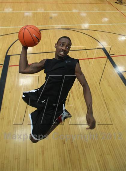 Thumbnail 3 in Iolani Classic Slam Dunk Contest  photogallery.