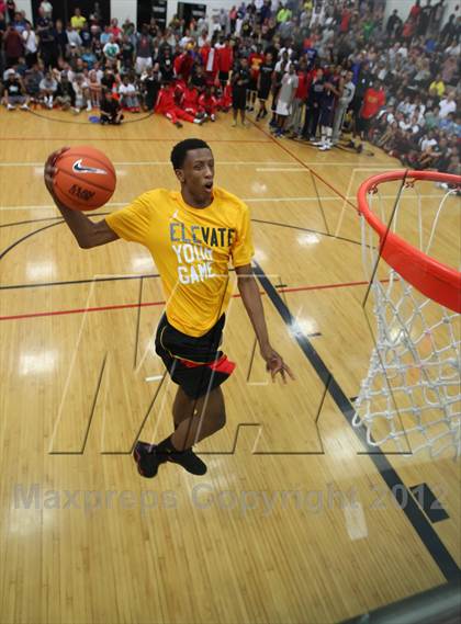 Thumbnail 3 in Iolani Classic Slam Dunk Contest  photogallery.