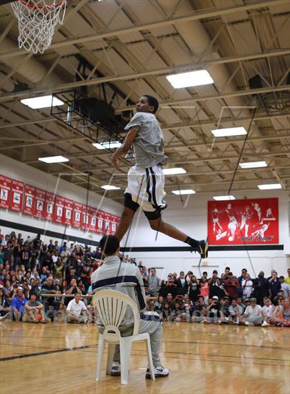 Thumbnail 2 in Iolani Classic Slam Dunk Contest  photogallery.