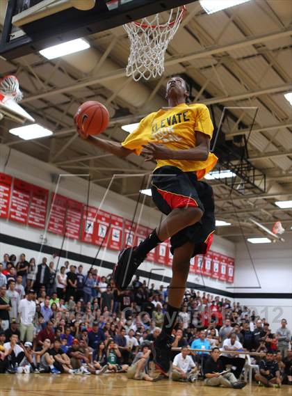 Thumbnail 2 in Iolani Classic Slam Dunk Contest  photogallery.