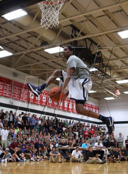 Thumbnail 2 in Iolani Classic Slam Dunk Contest  photogallery.