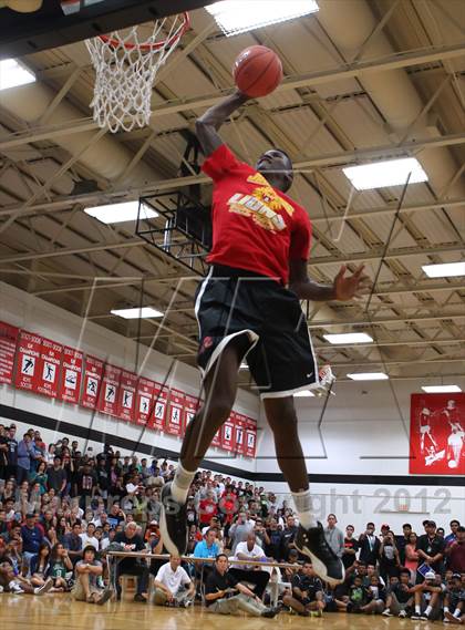 Thumbnail 1 in Iolani Classic Slam Dunk Contest  photogallery.