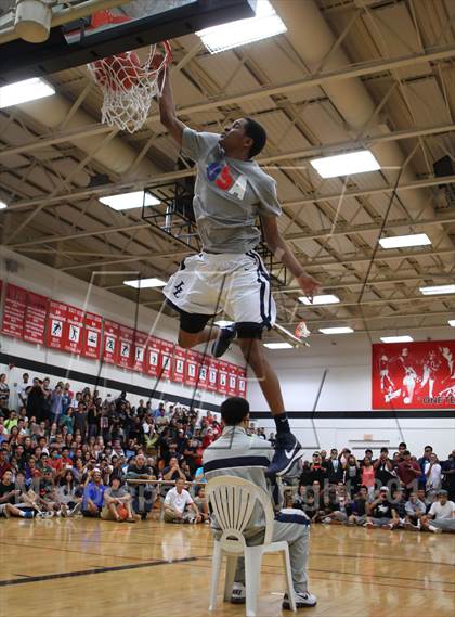 Thumbnail 2 in Iolani Classic Slam Dunk Contest  photogallery.