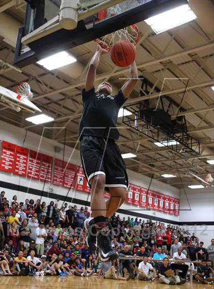 Thumbnail 2 in Iolani Classic Slam Dunk Contest  photogallery.