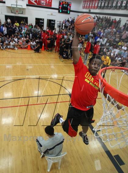 Thumbnail 3 in Iolani Classic Slam Dunk Contest  photogallery.