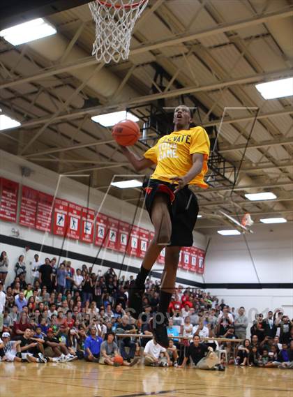 Thumbnail 1 in Iolani Classic Slam Dunk Contest  photogallery.