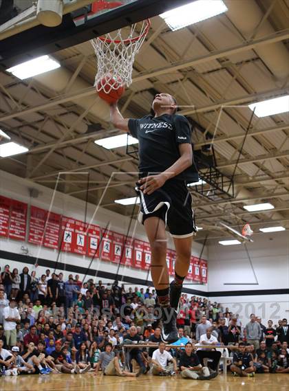 Thumbnail 1 in Iolani Classic Slam Dunk Contest  photogallery.