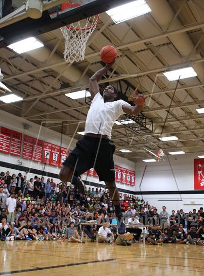 Thumbnail 3 in Iolani Classic Slam Dunk Contest  photogallery.