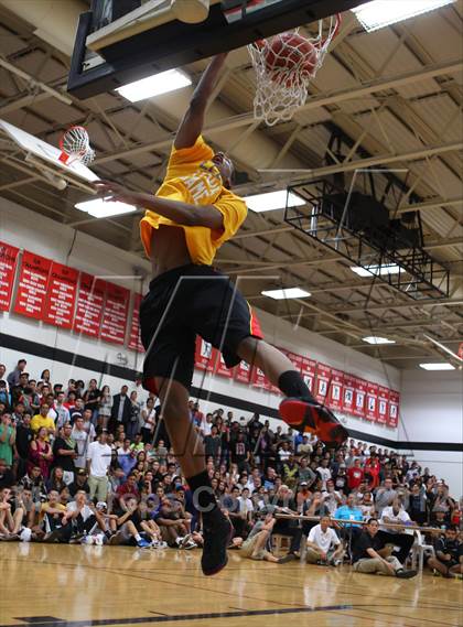 Thumbnail 1 in Iolani Classic Slam Dunk Contest  photogallery.