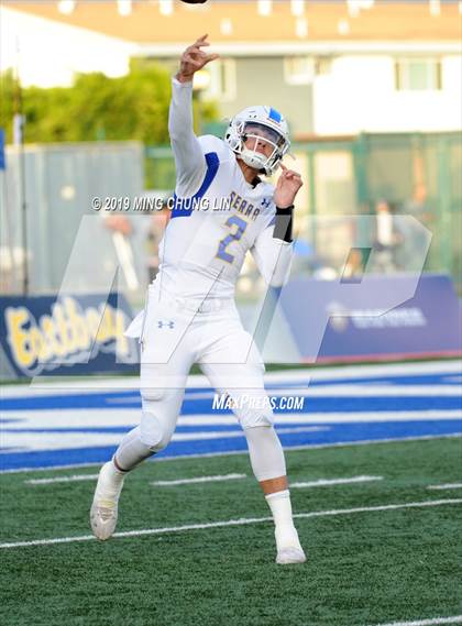 Thumbnail 1 in Serra vs. Corona del Mar (CIF State D1A Final) photogallery.
