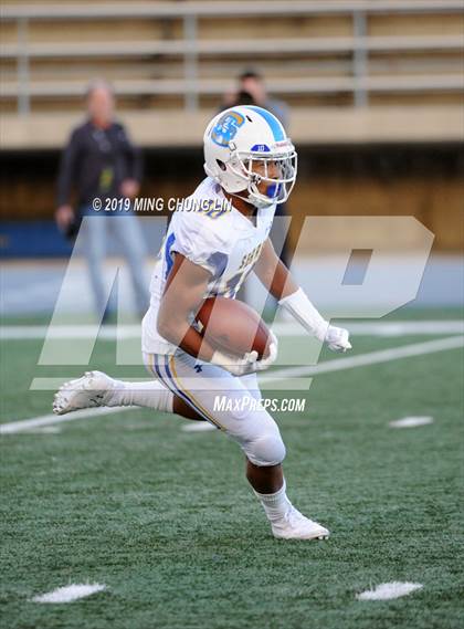 Thumbnail 3 in Serra vs. Corona del Mar (CIF State D1A Final) photogallery.