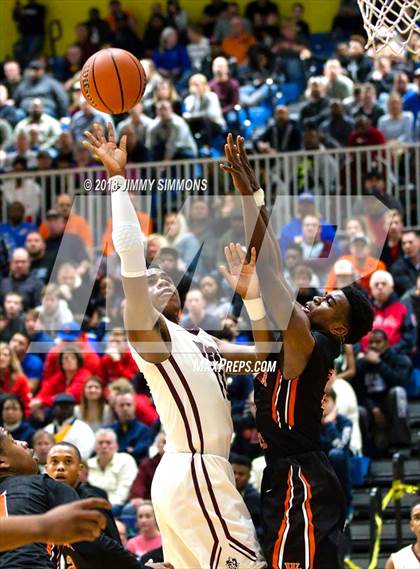 Thumbnail 2 in Belleville West vs. Webster Groves photogallery.
