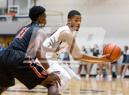 Thumbnail 3 in Belleville West vs. Webster Groves photogallery.