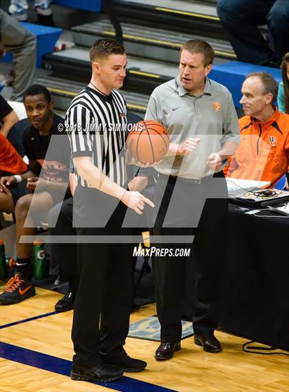 Thumbnail 2 in Belleville West vs. Webster Groves photogallery.