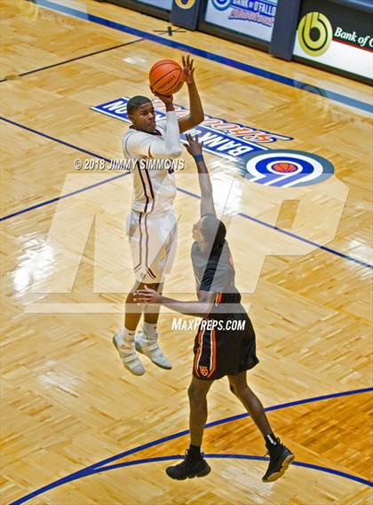 Thumbnail 3 in Belleville West vs. Webster Groves photogallery.