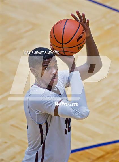 Thumbnail 2 in Belleville West vs. Webster Groves photogallery.