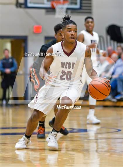 Thumbnail 2 in Belleville West vs. Webster Groves photogallery.
