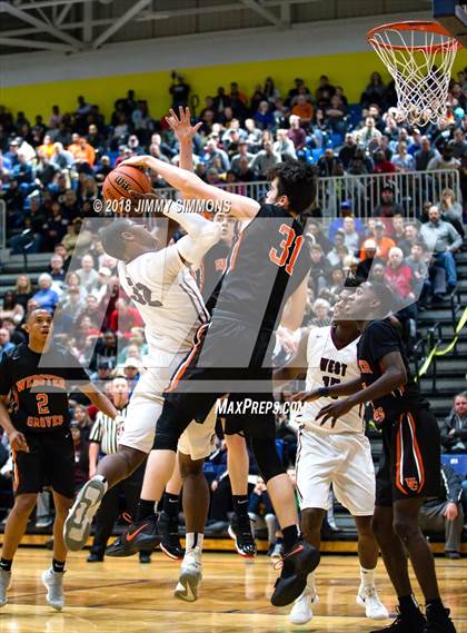 Thumbnail 3 in Belleville West vs. Webster Groves photogallery.