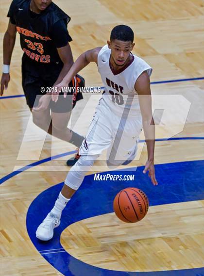 Thumbnail 2 in Belleville West vs. Webster Groves photogallery.