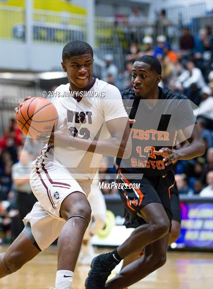 Thumbnail 3 in Belleville West vs. Webster Groves photogallery.