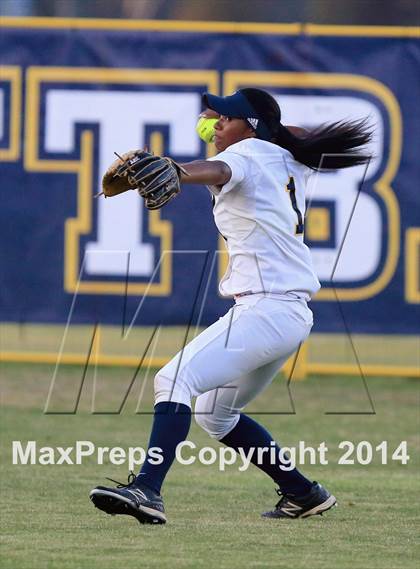 Thumbnail 2 in Carlsbad vs. Bonita Vista (CIF-SDS Open Division Final) photogallery.