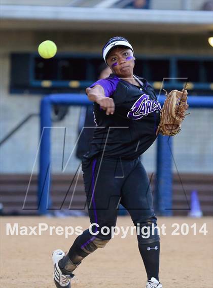 Thumbnail 2 in Carlsbad vs. Bonita Vista (CIF-SDS Open Division Final) photogallery.