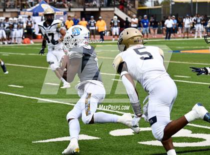 Thumbnail 3 in Central Catholic @ Serra photogallery.
