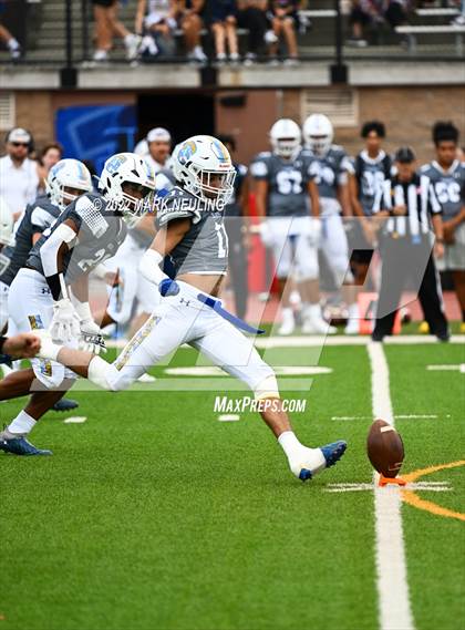 Thumbnail 2 in Central Catholic @ Serra photogallery.