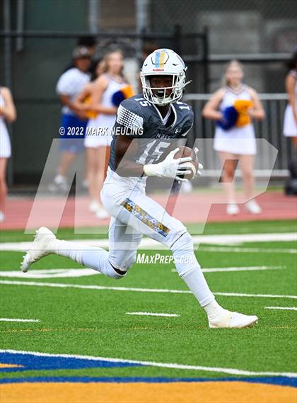 Thumbnail 2 in Central Catholic @ Serra photogallery.