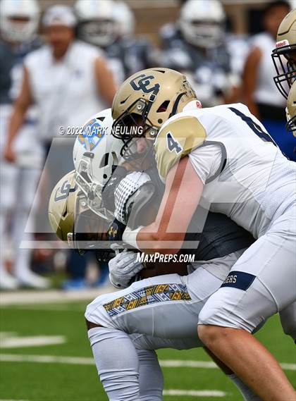 Thumbnail 2 in Central Catholic @ Serra photogallery.
