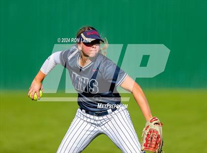 Thumbnail 1 in Minco vs Moore photogallery.