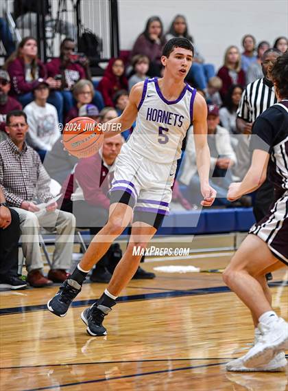 Thumbnail 3 in Holland vs Flatonia (UIL 2A Region IV Bi-District) photogallery.