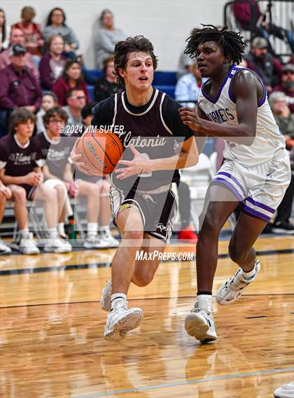 Thumbnail 1 in Holland vs Flatonia (UIL 2A Region IV Bi-District) photogallery.