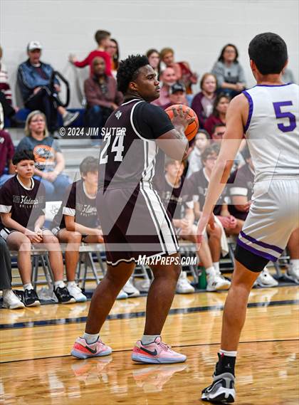 Thumbnail 3 in Holland vs Flatonia (UIL 2A Region IV Bi-District) photogallery.