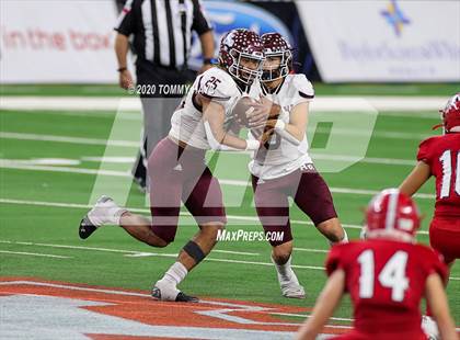 Thumbnail 2 in Hallettsville vs. Jim Ned (UIL 3A Division 1 State Final) photogallery.