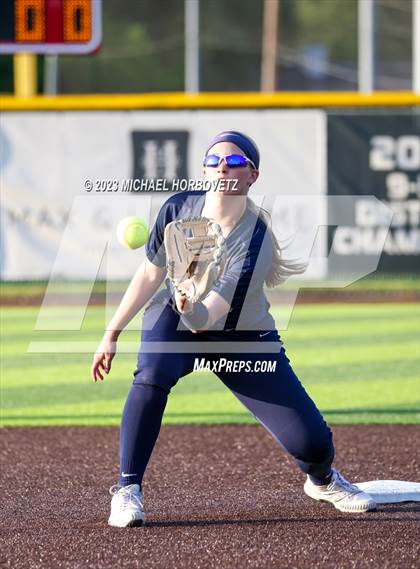 Thumbnail 2 in Wakeland vs. West Mesquite (UIL 5A Area) photogallery.