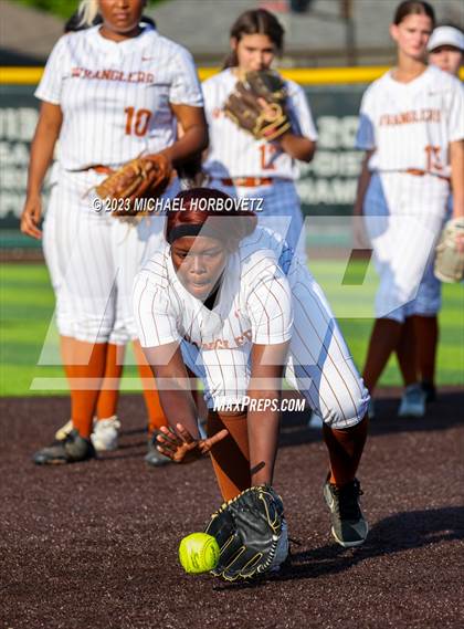 Thumbnail 2 in Wakeland vs. West Mesquite (UIL 5A Area) photogallery.