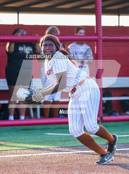Thumbnail 1 in Wakeland vs. West Mesquite (UIL 5A Area) photogallery.