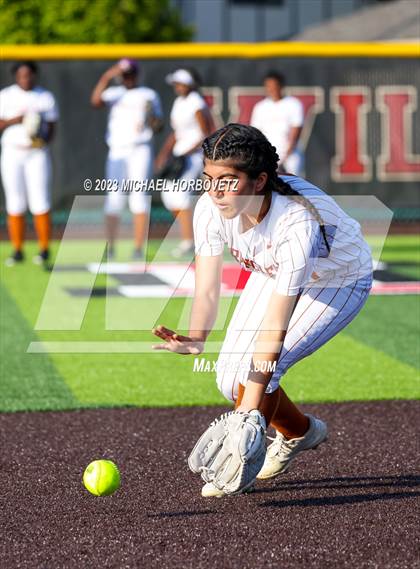 Thumbnail 2 in Wakeland vs. West Mesquite (UIL 5A Area) photogallery.
