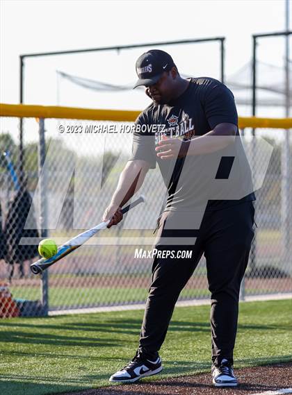 Thumbnail 3 in Wakeland vs. West Mesquite (UIL 5A Area) photogallery.