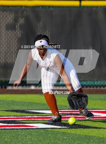 Thumbnail 3 in Wakeland vs. West Mesquite (UIL 5A Area) photogallery.